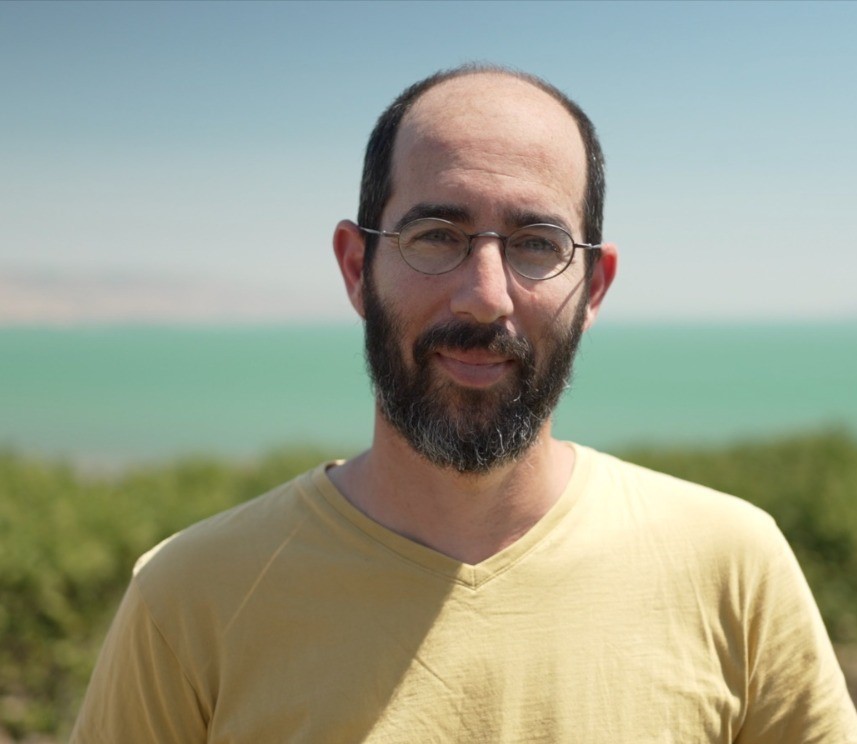 צוות אדמה חיה בשטח 2